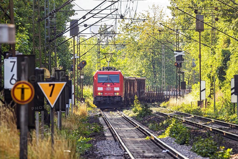 Freight train traveling on the Schusterbahn, a bypass of Stuttgart Central Station. The route is primarily used by freight trains. Stuttgart, Baden-Württemberg, Germany