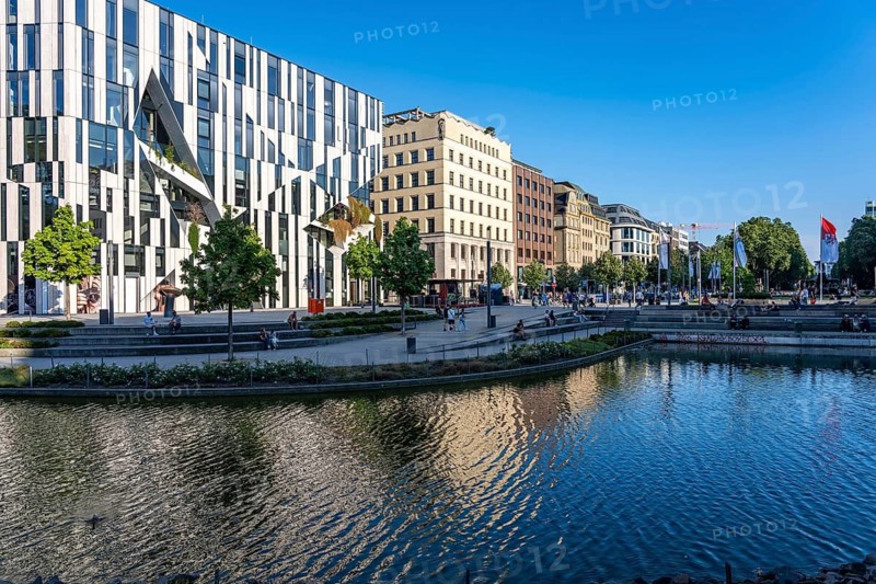 Kö-Bogen, building complex with offices, shops and restaurants, partly green façade, at Hofgarten Park, Landskrone Teich, in downtown Düsseldorf, at the end of the Nobel shopping street, Königsallee, North Rhine-Westphalia, Germany