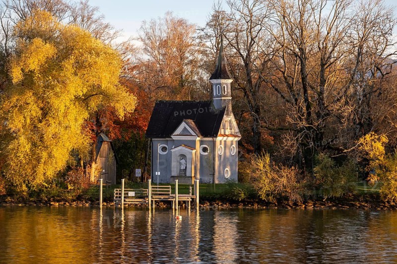 Seekapelle Heilig Kreuz im Herbst, Fraueninsel, Chiemsee, Upper Bavaria, Bavaria, Germany