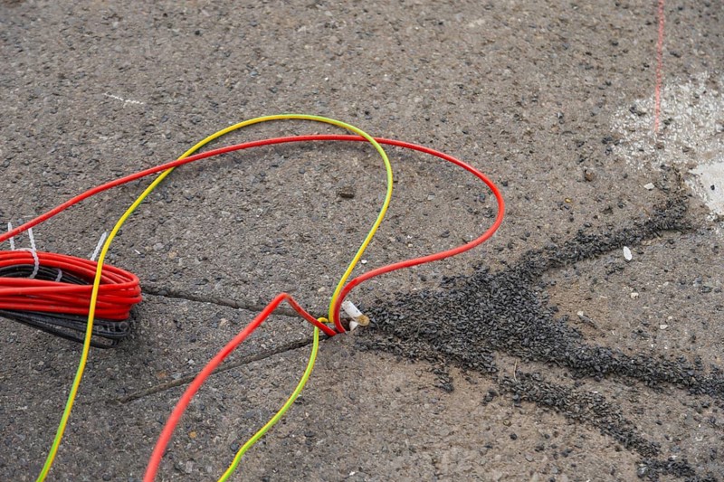 As part of the Smart City model project, several measurement points are being set up in Dresden's main transport network. Axle load sensors, contact loops and temperature sensors are placed on the road. They record data, such as the weight of the passing vehicles. The technology for such a measuring point is currently being installed on the B170/ Bergstraße in the direction of the city between Kohlenstraße/Südhöhe. The data can then be used to create model calculations for road conditions and the necessary maintenance intervals, Dresden, Saxony, Germany