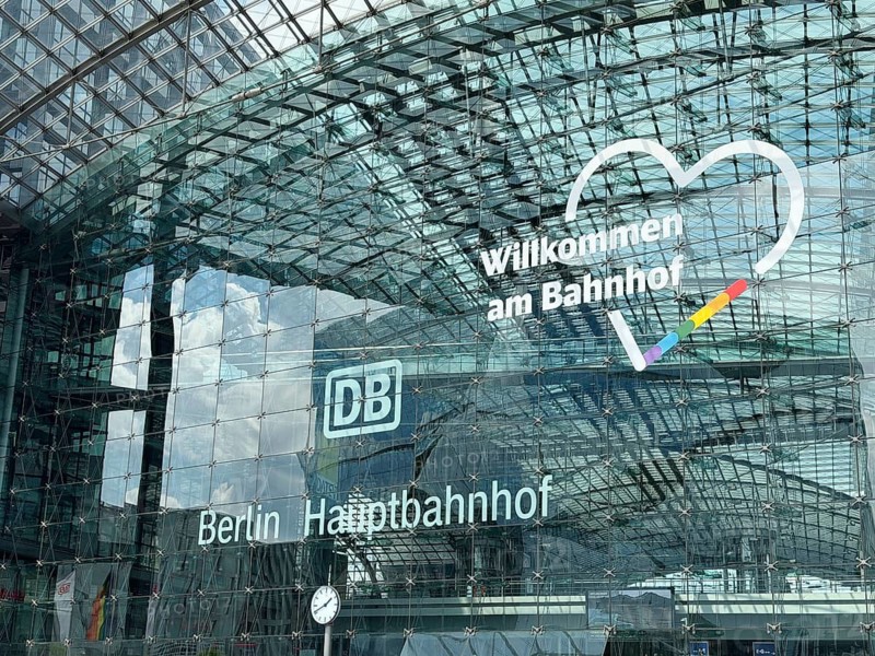 Berlin Central Station with a welcome heart with the rainbow colors for the CSD in Berlin, architecture. Architect: Meinhard von Gerkan, Mitte, Berlin, Germany