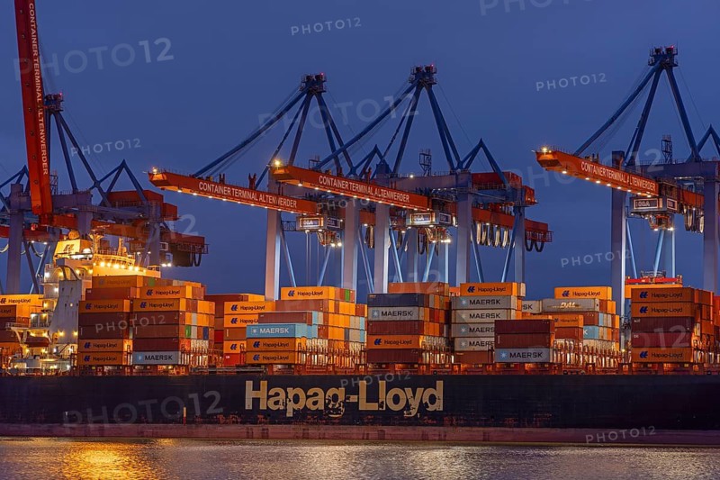 Evening photo, blue hour, container ship, container bridge, Altenwerder container terminal, Hamburg, Germany