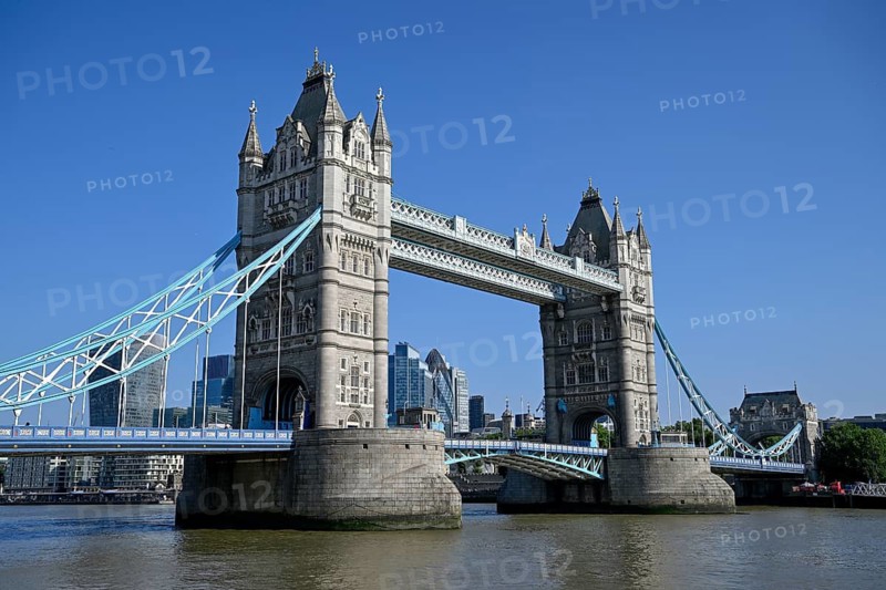 Tower Bridge over the Thames, folding bridge with two neo-Gothic towers, built 1886—1894, London, England, Great Britain