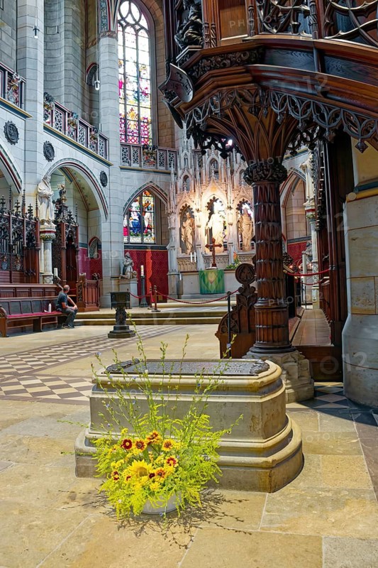 Wittenberg Castle Church, former residence of the Saxon Electors, Renaissance, Reformation, Martin Luther, 95 theses, Luther Memorial, interior with grave of Martin Luther, pulpit and chancel, interior view, Luther city Wittenberg, Saxony-Anhalt, Germany