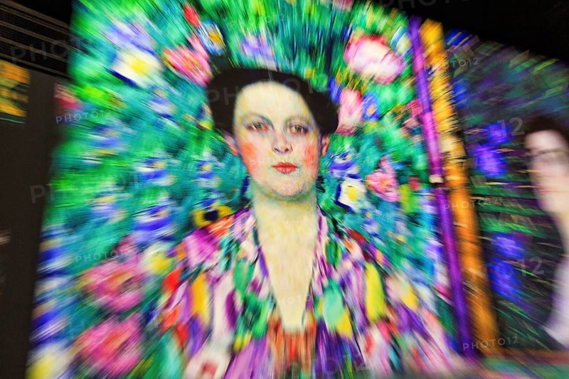 Portrait of Eugenia Primavesi, immersive exhibition, digital art, famous paintings, colorful projections on walls, portrait of Gustav Klimt, motion blur, art museum, Port des Lumieres, Westfield Überseequartier, Hafencity, Hamburg, Germany