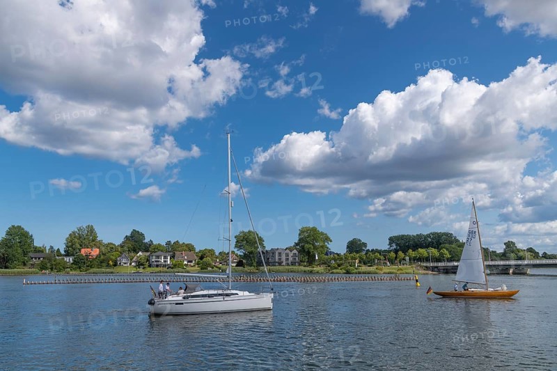 Sailors are waiting for the opening of the Schleibrücke, herring fence, town of Kappeln an der Schlei, fjord, Schleswig-Holstein, Baltic Sea fjord, Schleiregion, port city, fishing, herring, folding bridge, Schleibrücke, waterfront, sailboats, pleasure boats, shipping, maritime culture, tourism, tourist destination, coastal landscape, water, nature, recreation, vacation, city history, sights, Baltic Sea coast, Schleiufer, fishing port, maritime flair, open space, blue sky, Germany