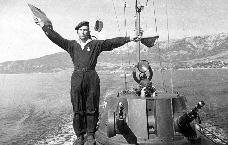 Second World War, Soviet–Japanese War. Occupation of Port Arthur (Manchuria) by Soviet airborne troops on 22 August 1945. Soviet marines from the Navy assist with the occupation. China, photograph, August 1945. Soviet–Japanese War. The Soviet Union's official entry into the war against Japan took place on 8 August 1945 with the delivery of the declaration of war in Moscow, following which the large-scale Soviet invasion of Manchuria began on 9 August 1945