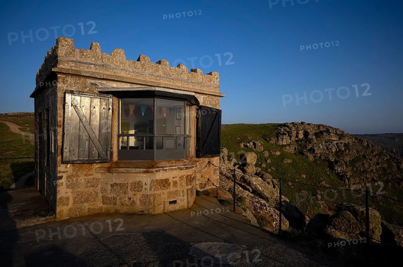 Former outpost, coast guard viewpoint, Land's End headland, Penzance, Penwith Peninsula, evening mood, Cornwall, England, Great Britain, Great Britain