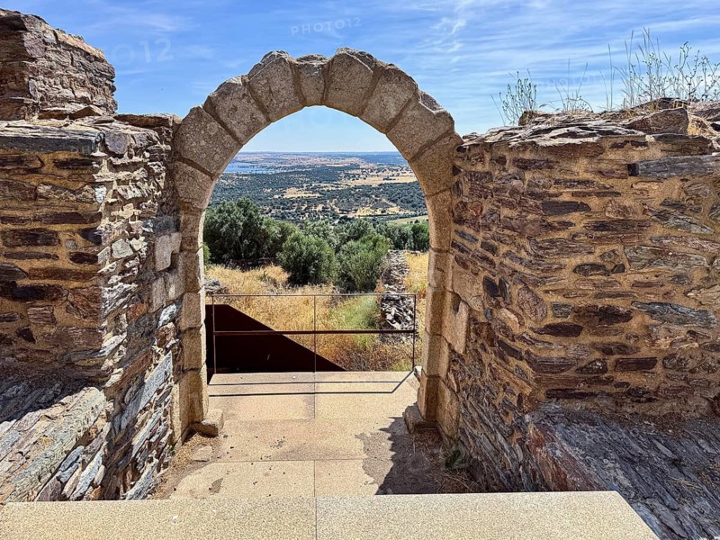 Stone arch overlooking the vast countryside, sunny sky, calm atmosphere, Monsaraz, Évora, Portugal