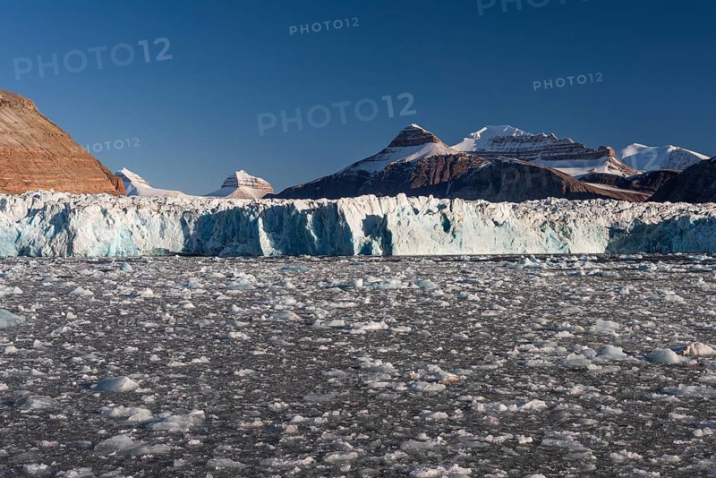 Glacier ice, Ossian Sarsfjellet, Colletthogda, two of the three mountains Tee Kroner, Kronebreen or Kronengletscher Glacier, Kongsfjord or Kongsfjorden, Spitsbergen archipelago, Svalbard, Norway