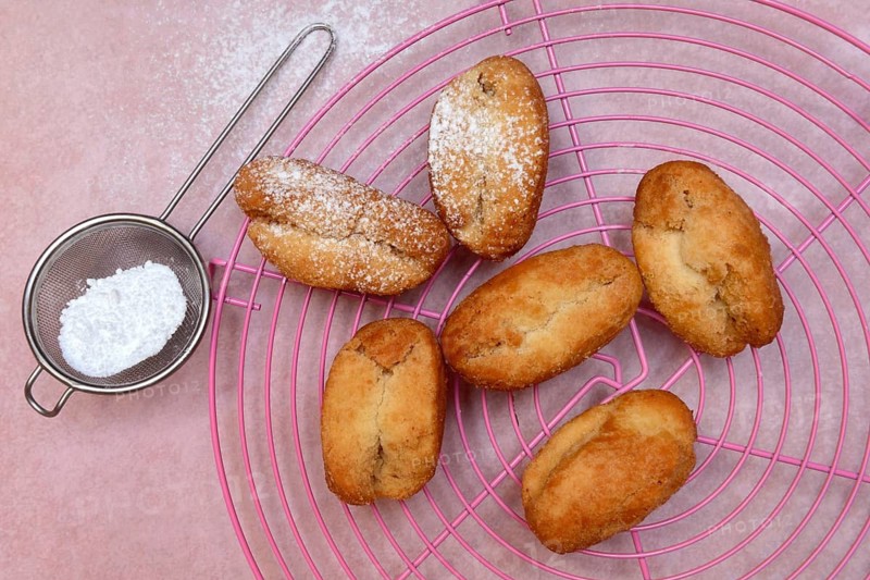 Schenkeli, sweet pastry for the carnival season, Switzerland