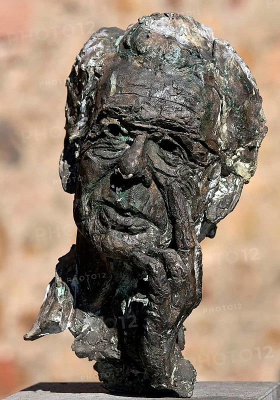 Portrait head Horst-Eberhard Richter by Thomas Duttenhoefer, bronze, Giessen Heads, Giessen New Palace, Hesse, Germany