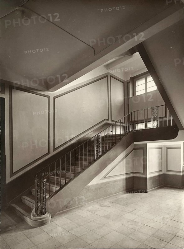 Post Office, Berlin SW 29, Kreuzberg, Bergmannstraße 72, stairwell, art deco, classically designed interior with a staircase and artfully decorated railing, 1929