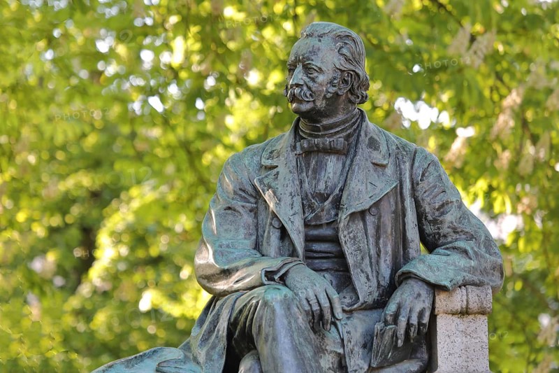 Memorial to writer Theodor Fontane von Wiese Max 1908, bronze sculpture, life-size, Fontaneplatz, Neuruppin, Ruppiner Switzerland, Ruppiner Land, Brandenburg, Germany