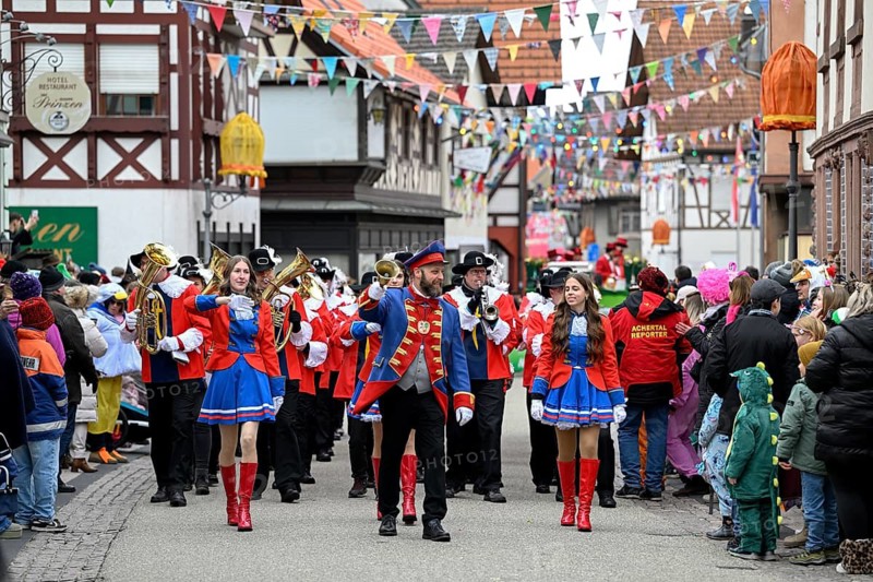 Marching band on the carnival parade, Kappelrodeck, Ortenaukreis, Baden-Württemberg, Germany