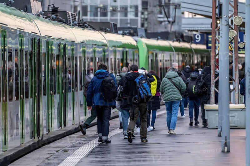 Essen main station, passengers on the platforms leaving an S-Bahn train Essen, North Rhine-Westphalia, Germany