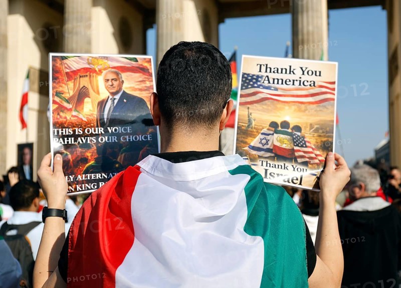 Demonstration seen by Iranians against the Iranian regime at Brandenburg Gate, 07.03.2026, Berlin, Berlin, Germany