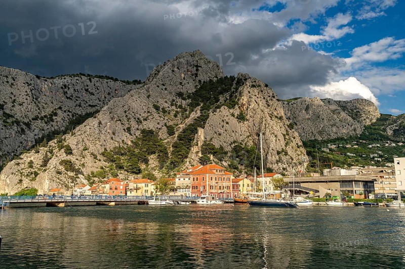 The old town centre of Omis on the river Cetina with the ruins of the Mirabella or Peovica fortress, Croatia
