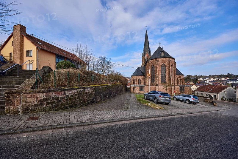 St. Josef Church, blue sky with cumulus clouds, intersection of Dechant-Knauf-Straße and Josefstraße, Illingen, district of Neunkirchen, Saarland, Germany