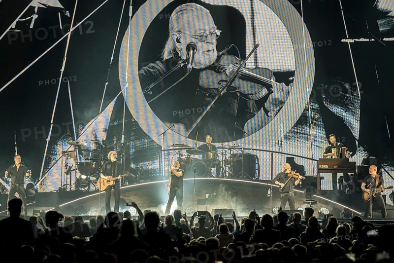 Axel Stosberg, Hans-Timm Timsen Hinrichsen, Björn Both, Peter David Pete Sage and Andreas Fahnert from Santiano live on There is something brewing together tour in the Berlin Uber Arena on 11.04.2026