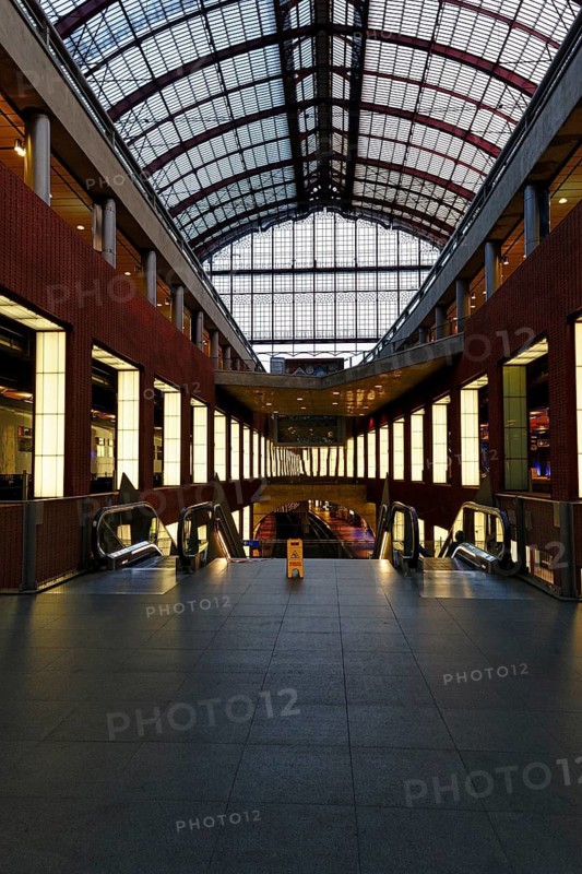Empty station concourse, historic Antwerp-Centraal railway station, Antwerp, Flanders, Belgium
