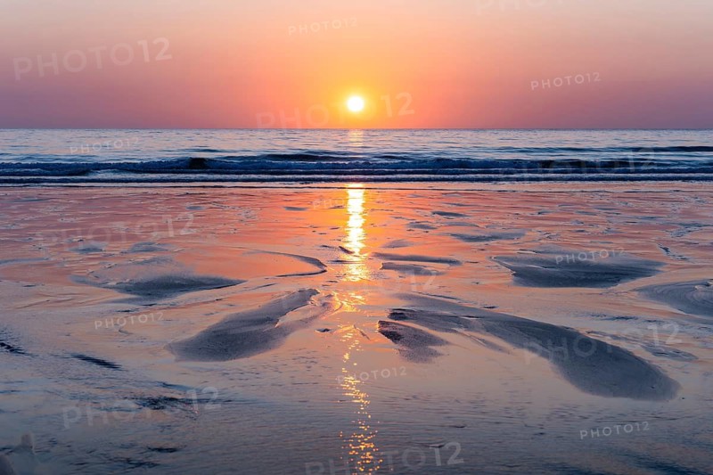 Sunset by the sea at Gwithian Beach. Gwithian, Hayle, Cornwall, England, Great Britain