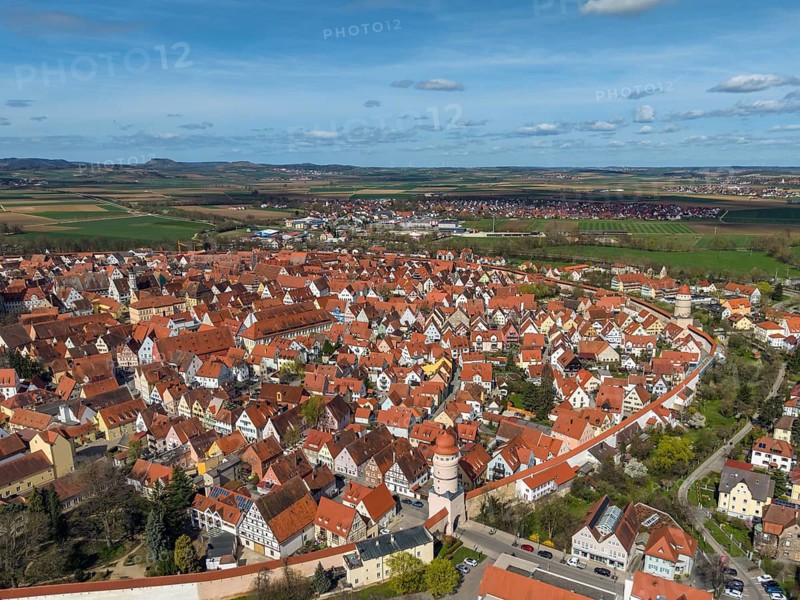 Aerial view of the historic old town of Nördlingen with the completely comprehensive and accessible city wall, Donau-Ries district, Nördlinger Ries, Bavaria, Germany