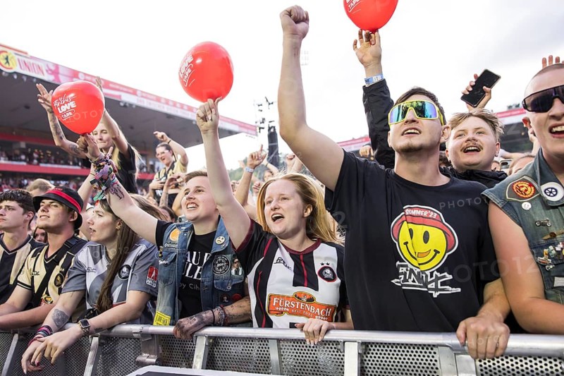 Finch audience live on Finchi's home game tour at the Berlin Stadium at the Alten Försterei on 03.07.2026