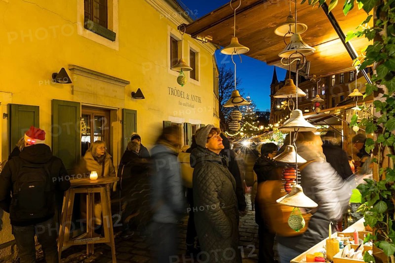Elbhangfest Christmas market in Dresden Loschwitz in the historic village center of Loschwitz during Advent, Dresden, Saxony, Germany