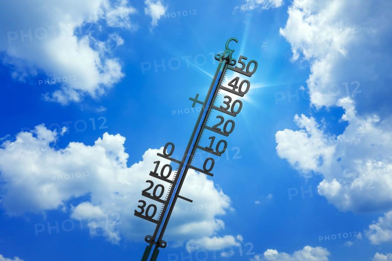 A thermometer shows 47 degrees, heat record, blue, sky, midday sun, heat, record, global warming, studio