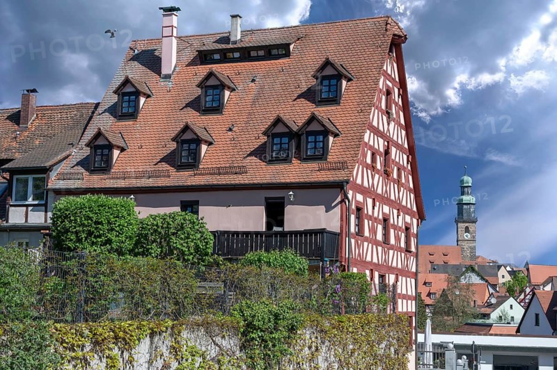 Historic Franconian half-timbered house, St. John's Church in the back, Lauf an der Pegnitz, Middle Franconia, Bavaria, Germany