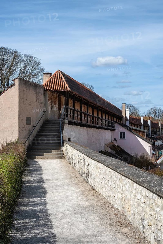The historic rampart of the completely preserved, approx. 2.7 kilometers long city wall in the old town of Nördlingen, Donau-Ries district, Nördlinger Ries, Bavaria, Germany