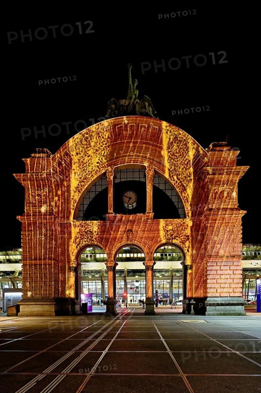 Archway on the station square, light installation at dusk, Lilu, Light Festival 2023, Lucerne, Canton of Lucerne, Switzerland