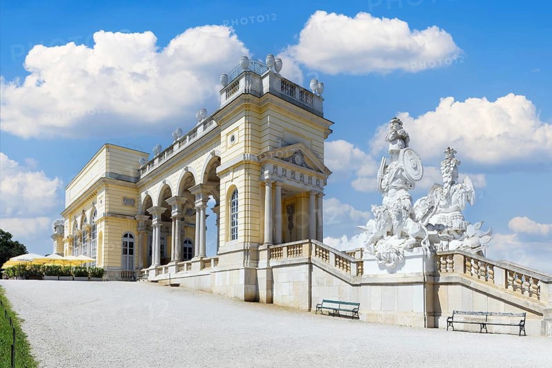 Gloriette, parasols on the left, restaurant, Schönbrunn Palace, former summer residence of the Habsburgs, baroque, three-wing complex, built 1695-1743, UNESCO World Heritage Site, Hietzing 13th District, Vienna, Austria