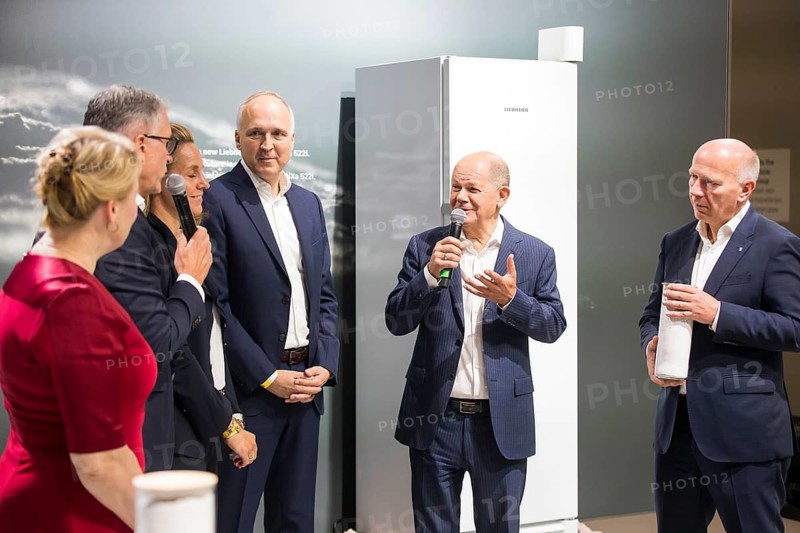 Franziska Giffey (Senator for Economics, Energy and Public Enterprises and Mayor of Berlin, SPD), Olaf Scholz (Chancellor of the Federal Republic of Germany, SPD) and Kai Wegner, Governing Mayor of Berlin (CDU) in front of a Liebherr refrigerator during a press tour of the IFA (Internationale Funkausstellung) exhibition at the exhibition grounds, Berlin, 06/09/2024