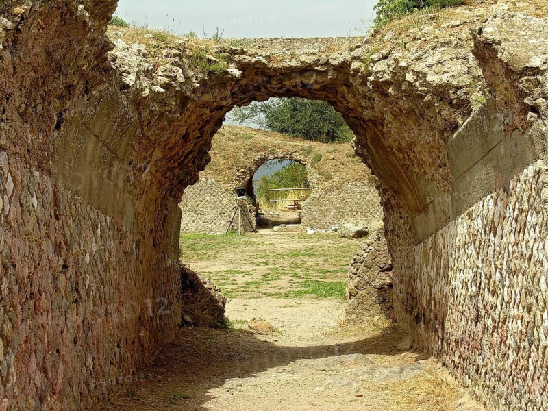Roman amphitheatre, gate to the arena, Rovine di Roselle, ruins, remains from antiquity, former city of the Etruscans, Roselle Archaeological Park, Grosseto, Maremma, Tuscany, Italy