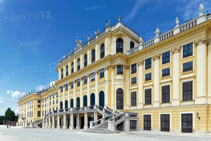 Schönbrunn Palace, former summer residence of the Habsburgs, baroque, three-wing complex, built 1695-1743, UNESCO World Heritage Site, Hietzing 13th District, Vienna, Austria