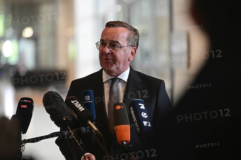 Defence Minister Boris Pistorius (SPD) informs media representatives about the increase in the defence budget at a press conference in the Reichstag