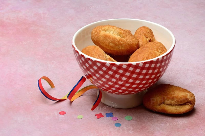 Schenkeli in a bowl, sweet pastry for the carnival season, Switzerland