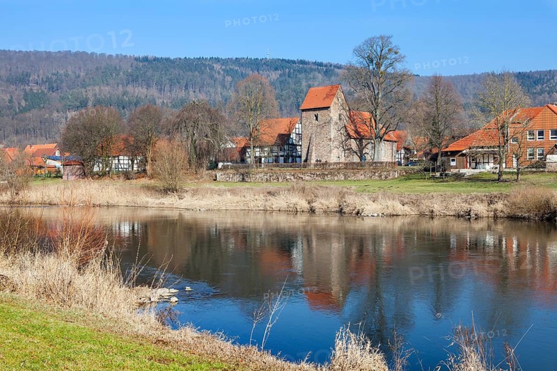 View over the Weser River to the village of Hemeln, part of Hann. Münden, district of Göttingen, Lower Saxony, Germany