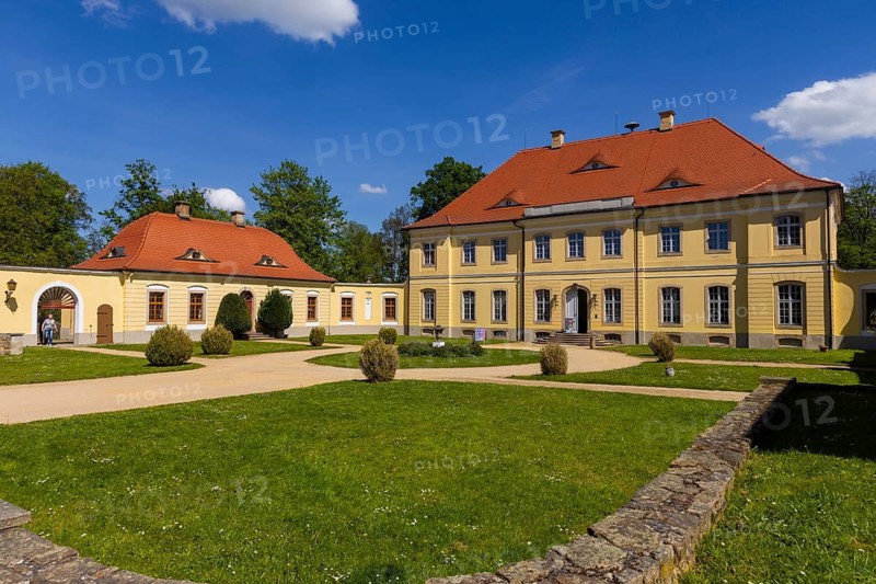 The baroque Königshain Castle is one of the two castles in the East Saxon municipality of Königshain in the district of Görlitz, which belongs to Upper Lusatia, alongside the Renaissance Königshain Castle. It was built between 1764 and 1766 and is part of the extensive estate of the former Königshain manor, which also includes the Renaissance castle and a large number of farm buildings., Königshain, Saxony, Germany