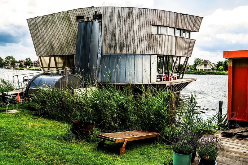 Living by the water, walking along the Rotte, route from the modern city center to the green suburbs such as Hillegersberg or the Hoge Bergse Bos. historic waterway leads past riverbanks, parks and the Prinsenmühle, Rotterdam, Netherlands