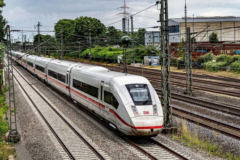 ICE 4 train on the line between Bochum and Dortmund, near Dortmund-Marten, multi-lane line for local and long-distance traffic, Dortmund, North Rhine-Westphalia, Germany