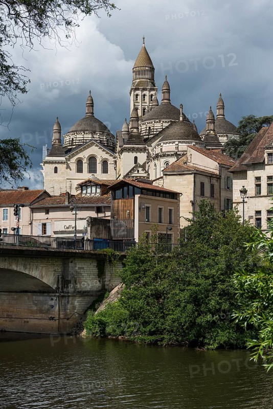 Pont des Barris with old town and Saint-Front Cathedral in Pèrigueux, Dordogne, France