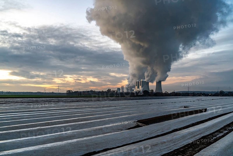 Neurath lignite-fired power plant, near Grevenbroich, power plant units F and G, A-E, asparagus fields already planted in December, asparagus ridges for the early harvest, thick water vapour cloud from the cooling towers in winter, near Grevenbroich, still running until 2024 to secure energy supply, North Rhine-Westphalia, Germany