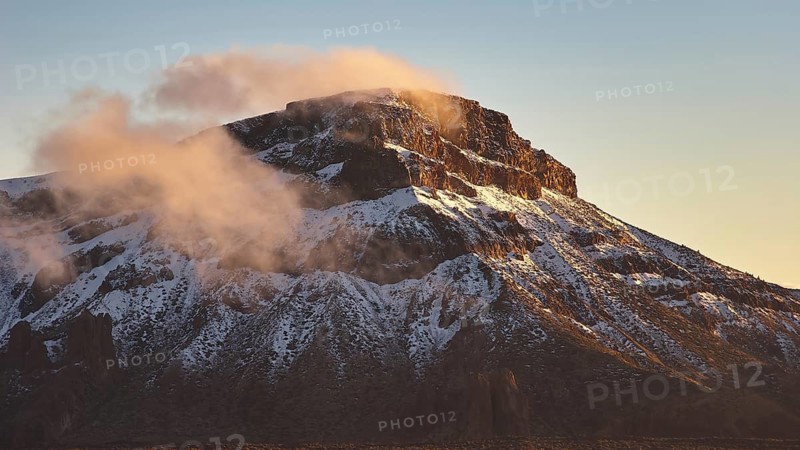 Mirador El Tabonal Negro, Caldera, snow-capped mountain with pink clouds in the evening light, Teide National Park, Teide National Park, volcano, volcanism, UNESCO World Heritage Site, Tenerife, Canary Islands, Spain