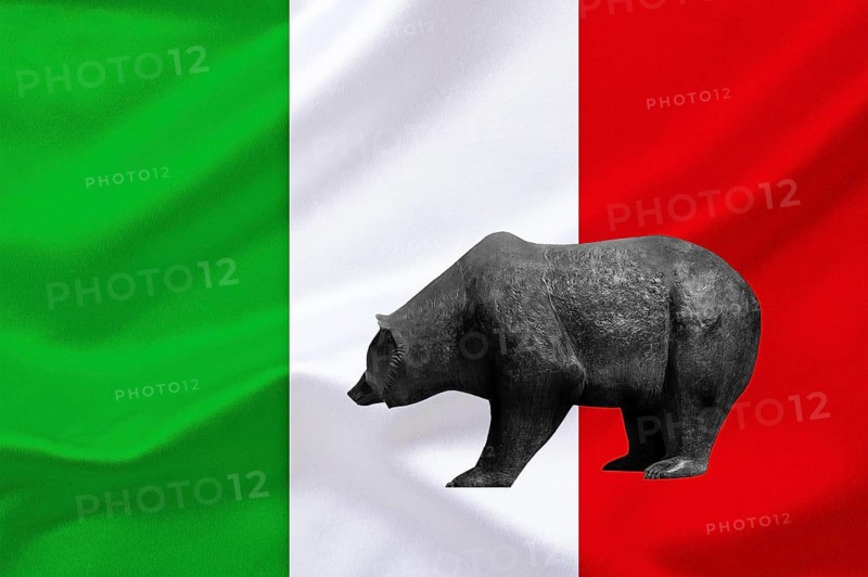 Stock market, stock prices, bear market, falling prices, flag, national flag, bear, bull and bear, symbolic figures of the stock exchange, Italy, studio recording, Federal Republic of Germany