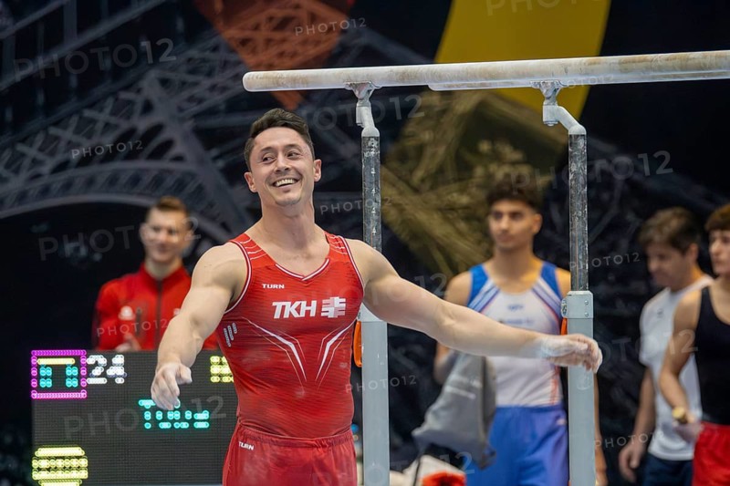 Olympic qualification in apparatus gymnastics in Rüsselsheim Picture: Andreas Toba after his routine on the parallel bars