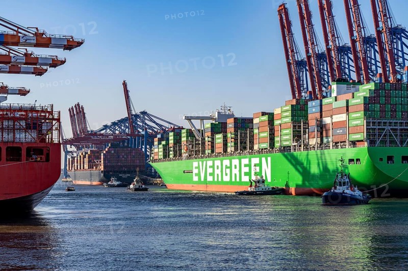 Container ship Ever Gifted, arriving at the port of Hamburg, Waltershofer Hafen, HHLA Container Terminal Burchardkai, 4 harbour tugs manoeuvre the ship to the quay, shipping company Evergreen, Singapore, 399 m long, can transport over 20, 000 containers, Hamburg, Germany