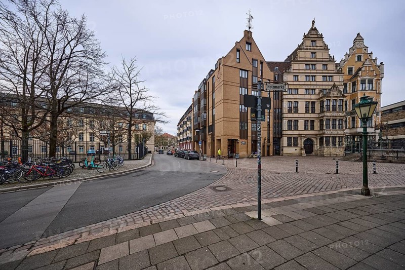 Leibnizhaus, historic residential building, Renaussance style, bollard, lantern, bare winter trees, streets, intersection between Holzmarkt, Schlossstraße and Leinstraße, Hanover, state capital, Hanover region, Lower Saxony, Germany